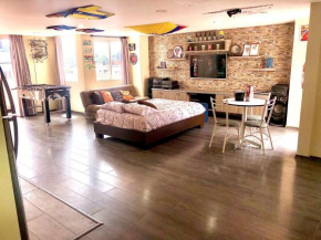 Apartamento a una cuadra de la Embajada Americana y Hospital de Solca